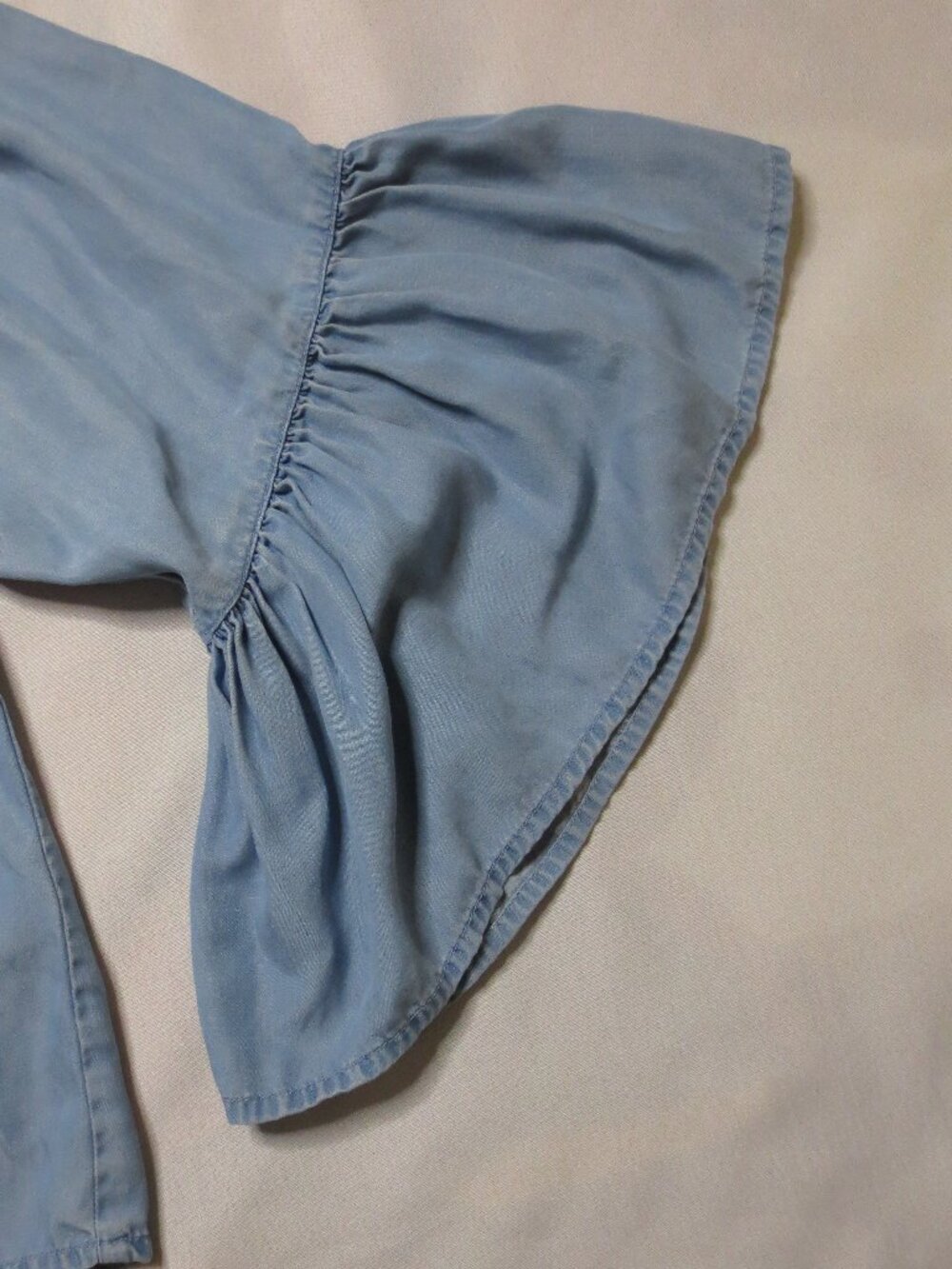 HOLLISTER womens BLOUSE blue BOHO cropped CHAMBRAY top EMBROIDERED SIZE L - Picture 4 of 10